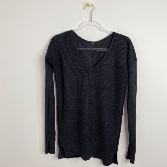 Lululemon Women's 6 The Sweater Life Gray V Neck Waffle Knit Pullover Top - Picture 1 of 7